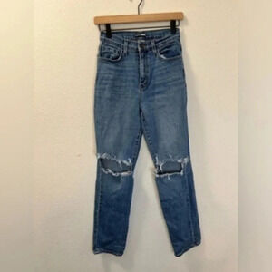 Fashion nova jeans with hole in knees♥️